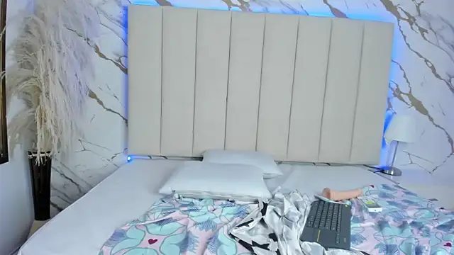 valery_thompsson webcam