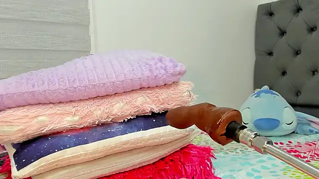 Elizabeth_18_ webcam