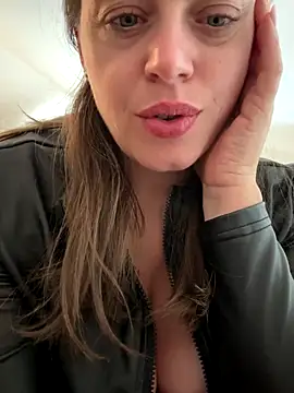 ladywithbigass webcam