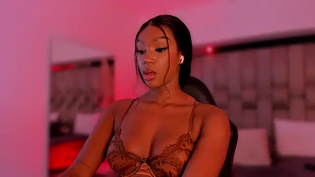 ChaynnaCooper webcam