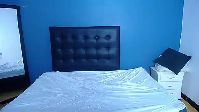 naughty_bigass_18 webcam