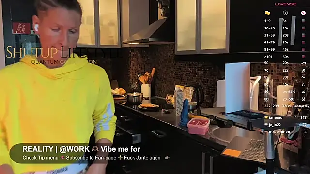 SwingWingWomanSweden webcam