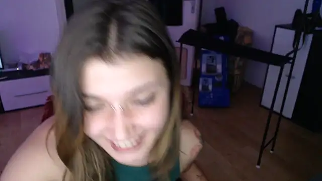 aliens4twenty (F young) - smoke topless