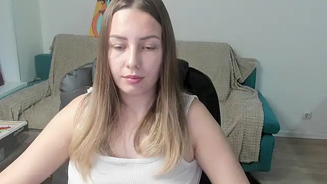 Mia_shy1 webcam