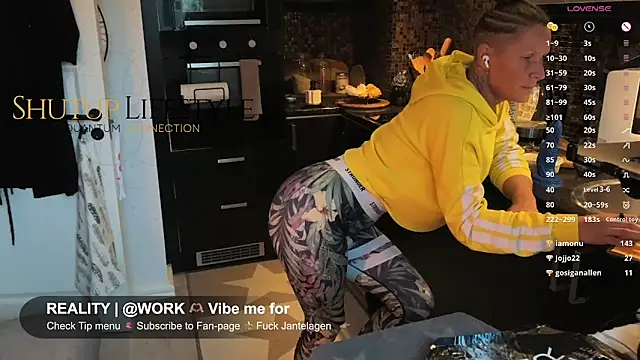 SwingWingWomanSweden webcam