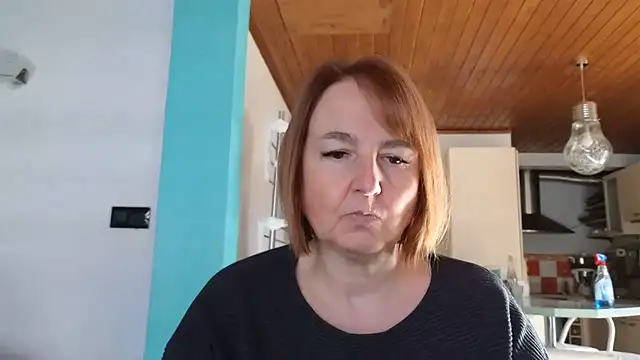 sandcoq (F milf) - Deshabille moi