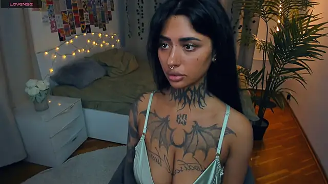 CharimgSabrina webcam