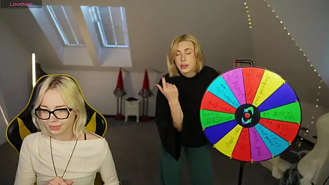 kara_cat - Kara_cat's free webcam