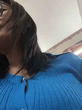 bella0815 (F young) - 在朋友家里吃饭