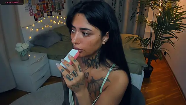 CharimgSabrina webcam