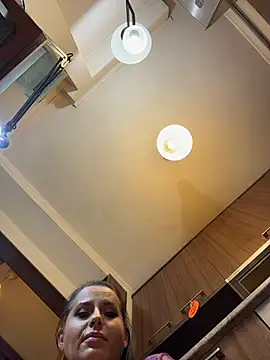 Hotmomcheckk_ webcam