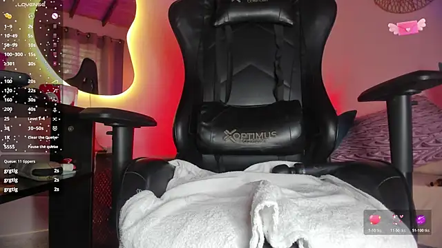 laura-hills18 - Laura-hills18's free webcam - UK Sex Cams