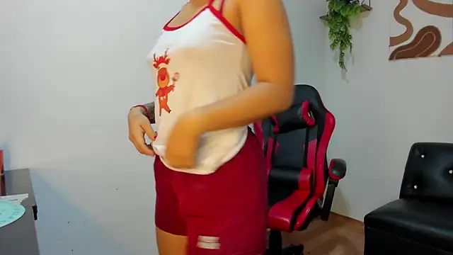 carolina-petite - Carolina-petite's free webcam - UK Sex Cams