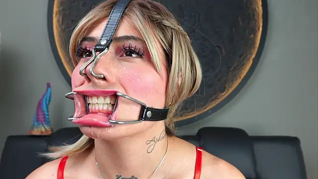 miss_sharlotte18 webcam