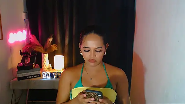  Lorainnelustts chat room