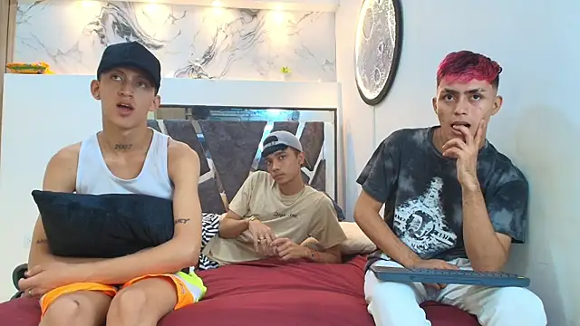 VERY_HOT_GUYS webcam