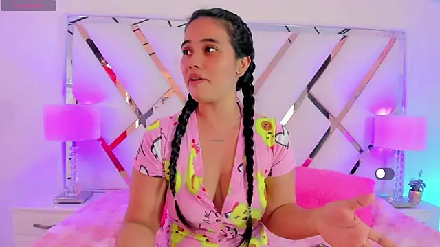 naughtysara20 webcam