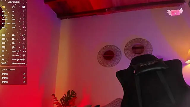 laura-hills18 webcam