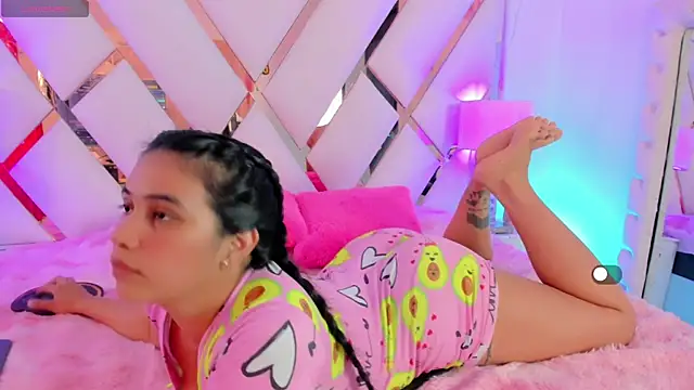 naughtysara20 webcam