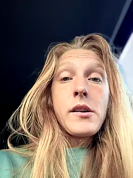 GoldenFlameGoddess webcam