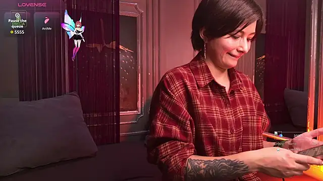 Ishtar_Divine webcam