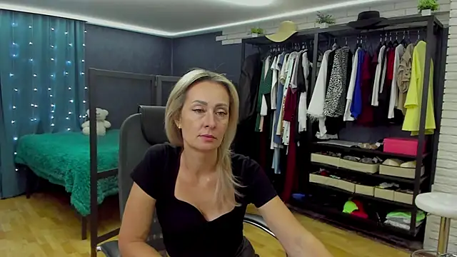 Julia_Cherry_ webcam