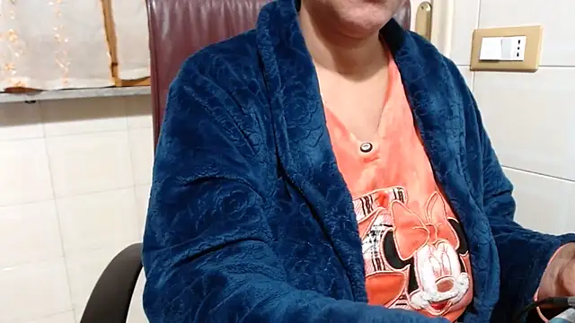 Foxlady2271's Stripchat show and profile