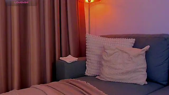 AlessandraCrystal webcam