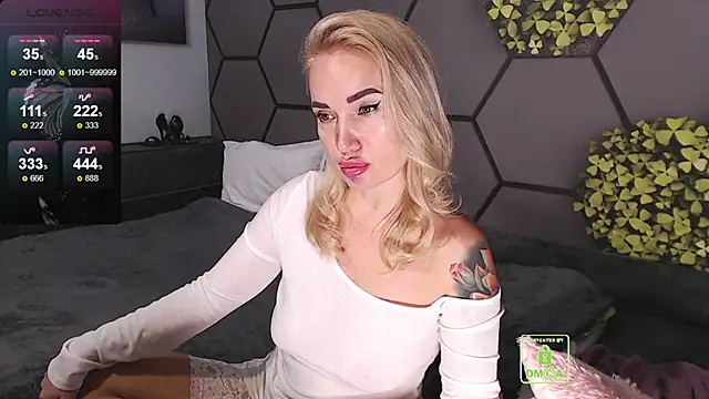 FreeBerryMILF webcam