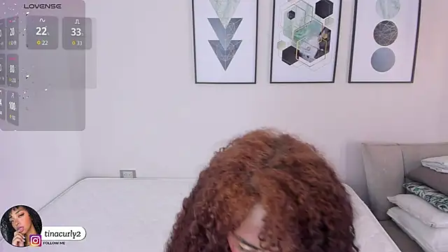 Tina_curly webcam