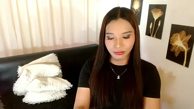 HeavenlyHugeCock webcam