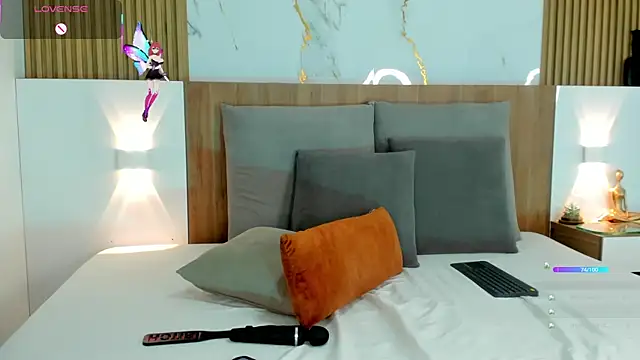 Zhara_Lenoire webcam