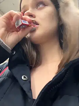 kittyqueeny (F young) - make my pussy wet around people