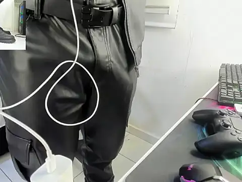 master_leather webcam