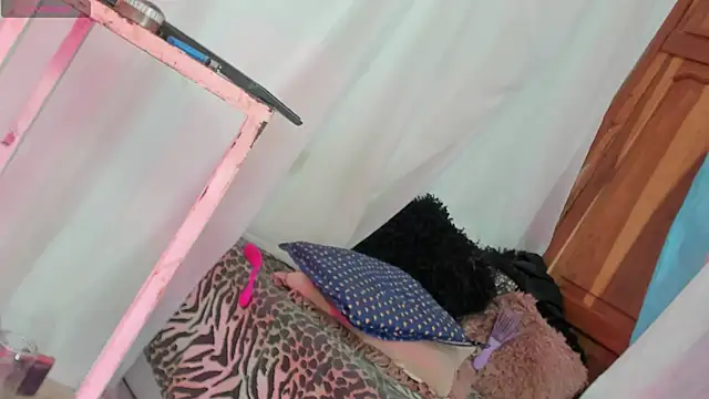 itsme_daniela - Itsme_Daniela's free webcam