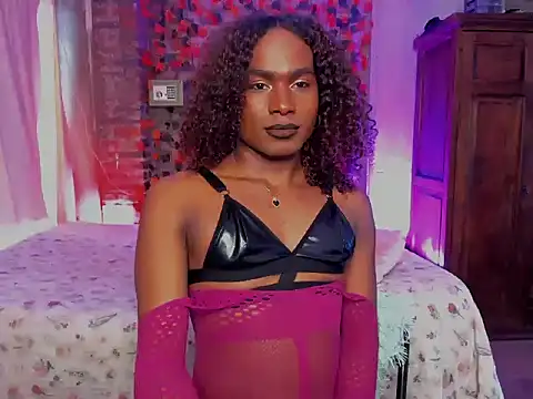 LaGoldenBitch webcam