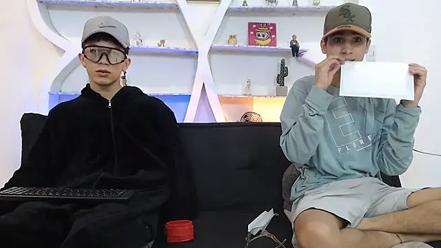 THREE_GUYS_HOT webcam