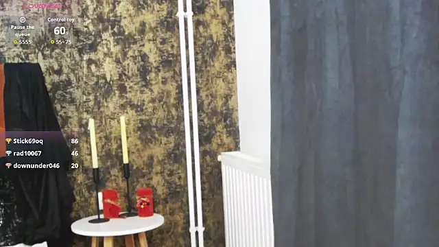 LittleCurlyGirl webcam