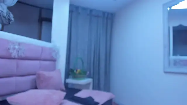 IssadoraJames webcam