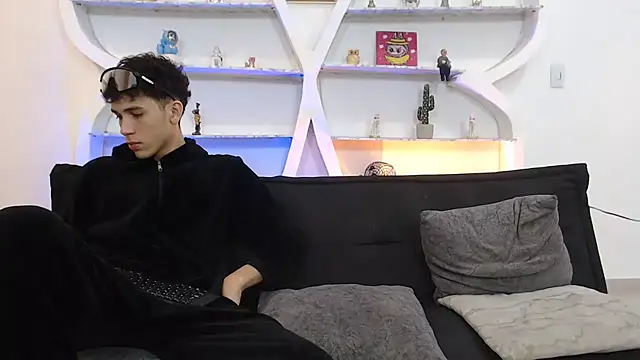 THREE_GUYS_HOT webcam