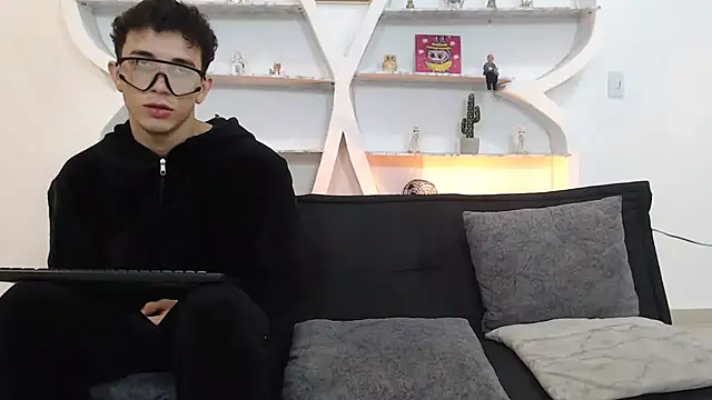 THREE_GUYS_HOT webcam