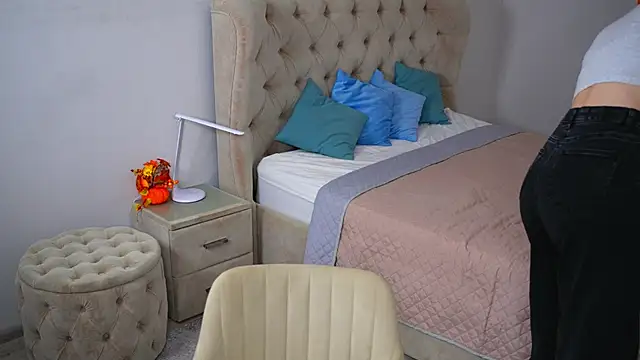 TaneshaRafail webcam