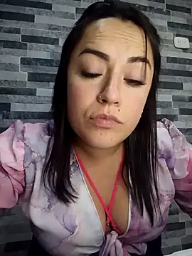 lesly_10- - Lesly_10-'s free webcam - UK Sex Cams