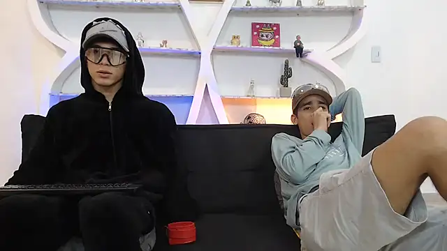 THREE_GUYS_HOT webcam