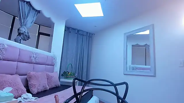 IssadoraJames webcam