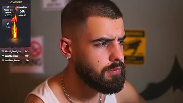 hairyrobxxx (Ask my age) - oil my chest ?