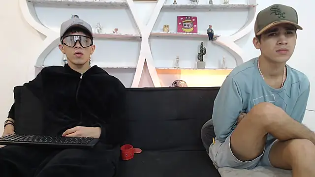 THREE_GUYS_HOT webcam