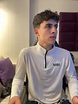 AdrianRinaldi Live Webcam on Stripchat