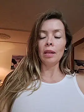 karina_warthon webcam