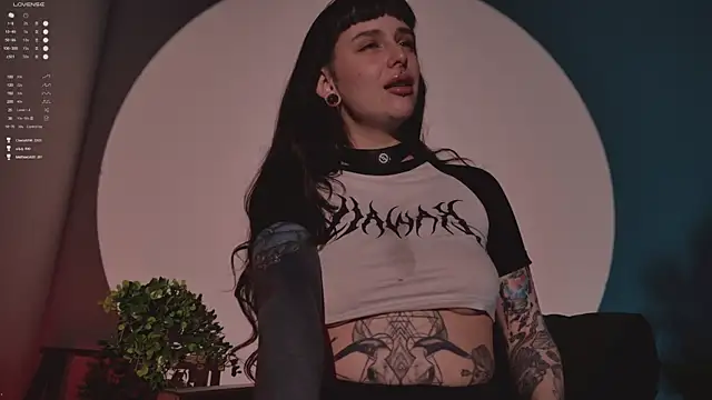 MichaellaMoon webcam